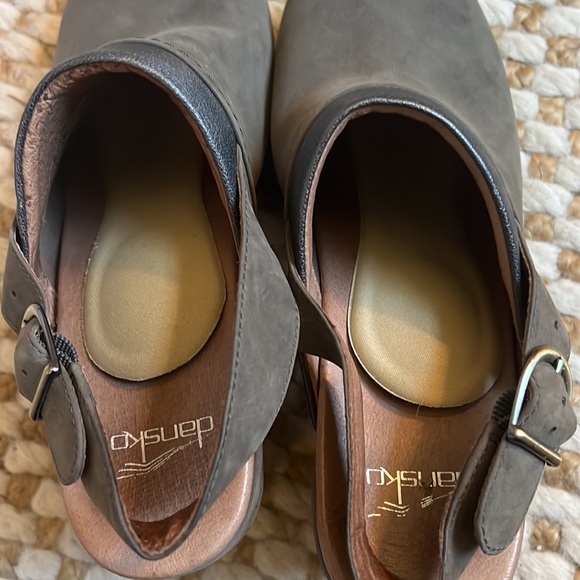 Dansko sling back clogs - sz 40 - Picture 7 of 8